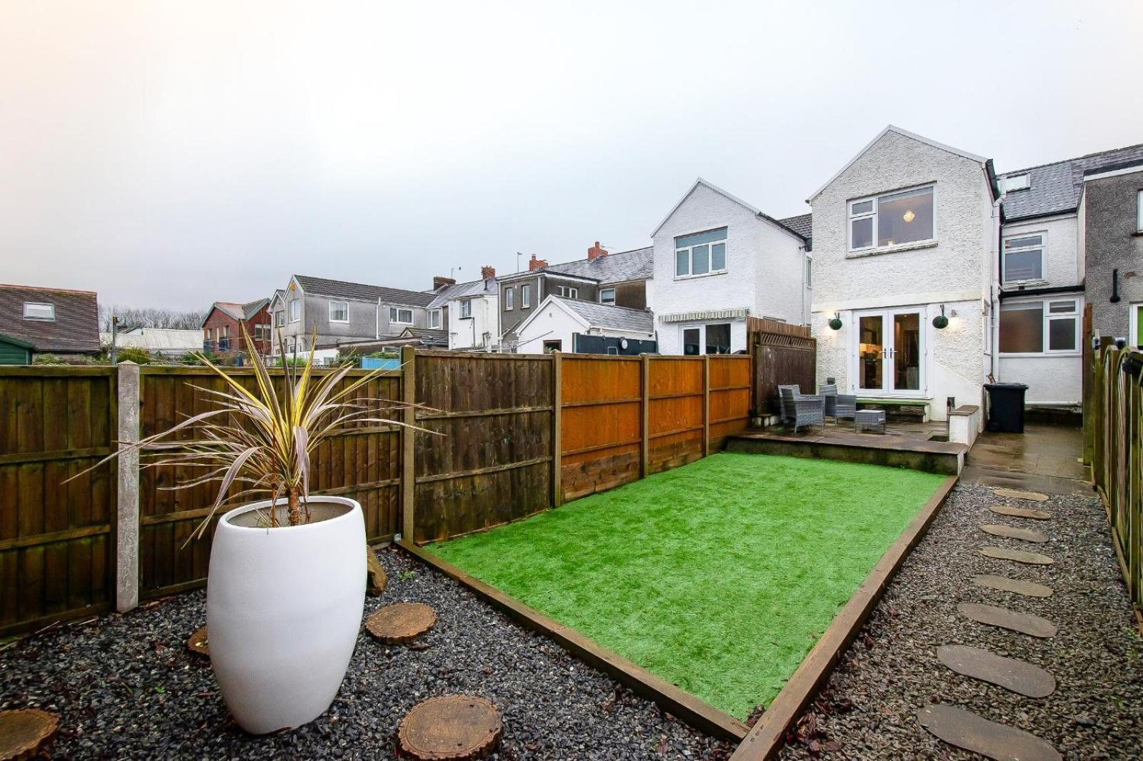 Casa One Hundred - A Beautiful 4 Bed House On The Beach Front Swansea Kültér fotó