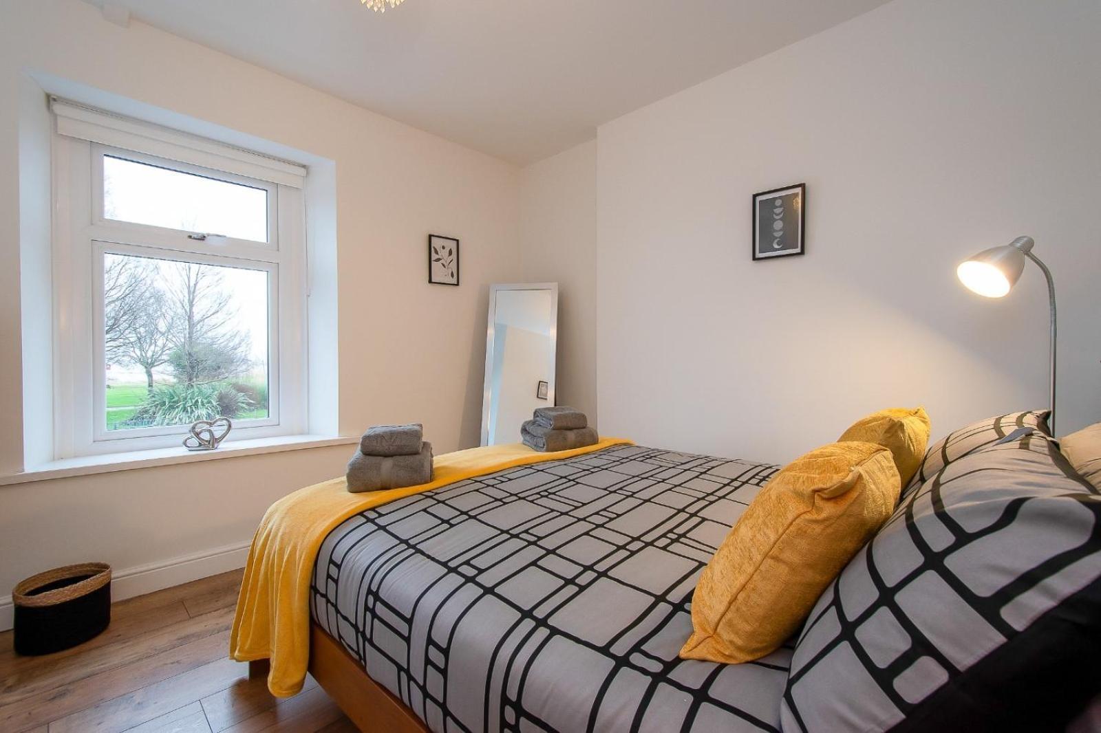 Casa One Hundred - A Beautiful 4 Bed House On The Beach Front Swansea Kültér fotó