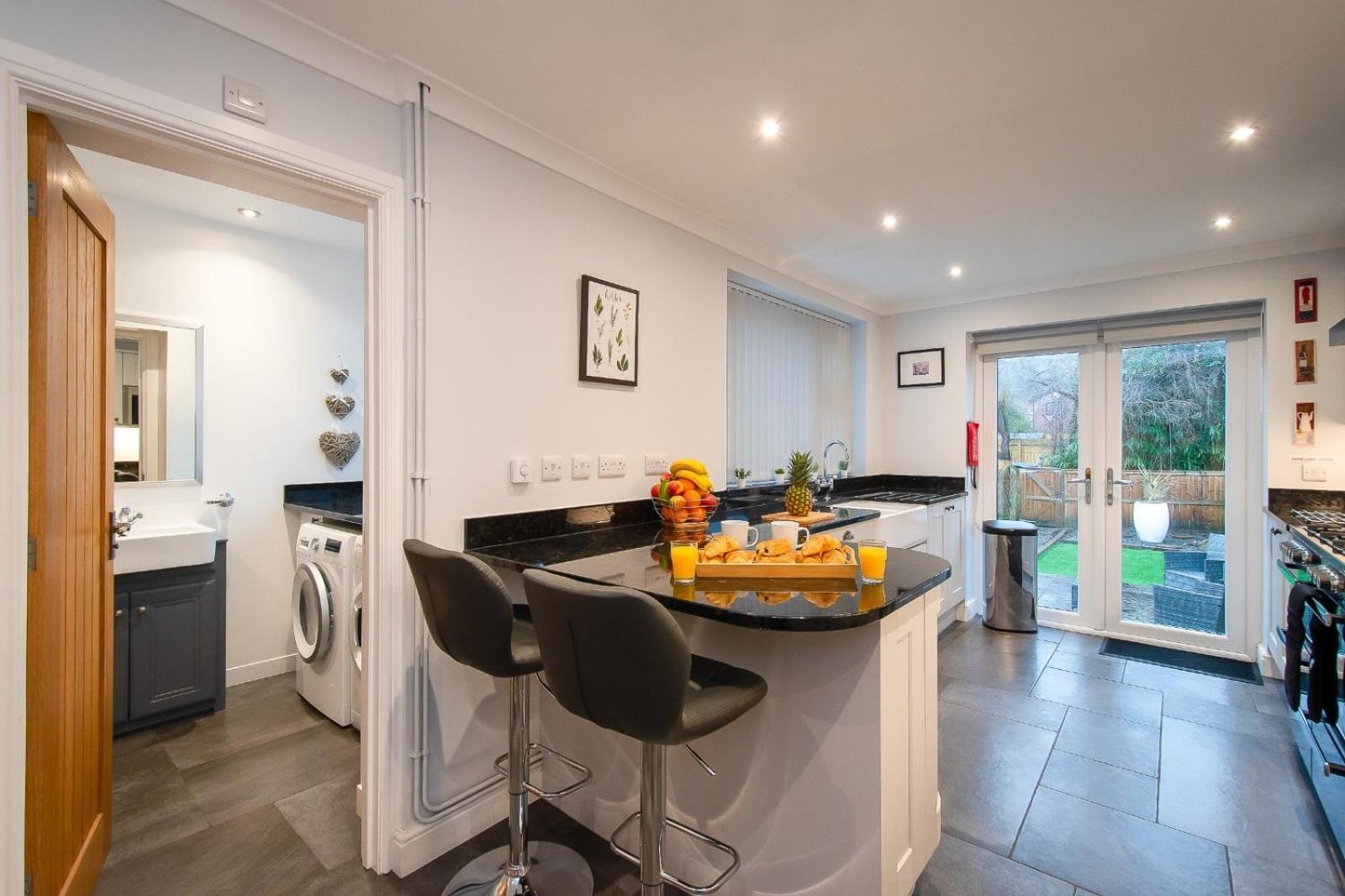 Casa One Hundred - A Beautiful 4 Bed House On The Beach Front Swansea Kültér fotó