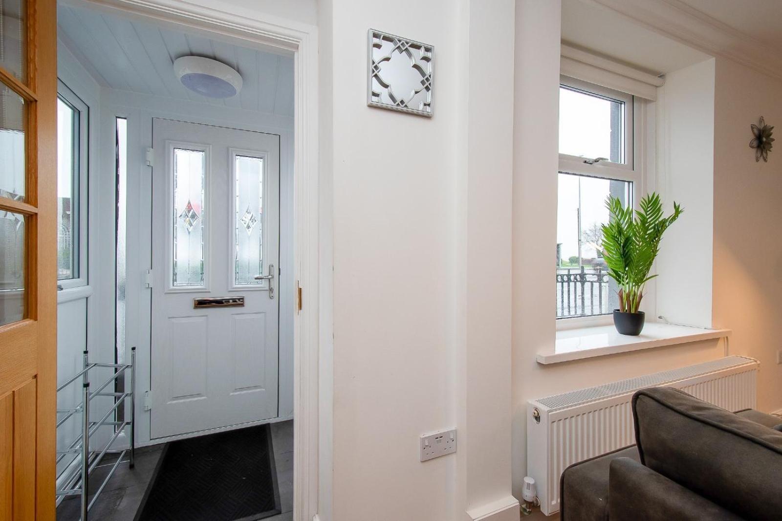Casa One Hundred - A Beautiful 4 Bed House On The Beach Front Swansea Kültér fotó