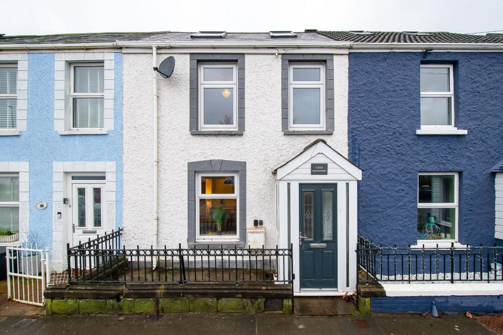 Casa One Hundred - A Beautiful 4 Bed House On The Beach Front Swansea Kültér fotó
